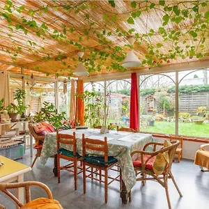 2 Pres De L'aeroport Et Du Meett Bed & Breakfast